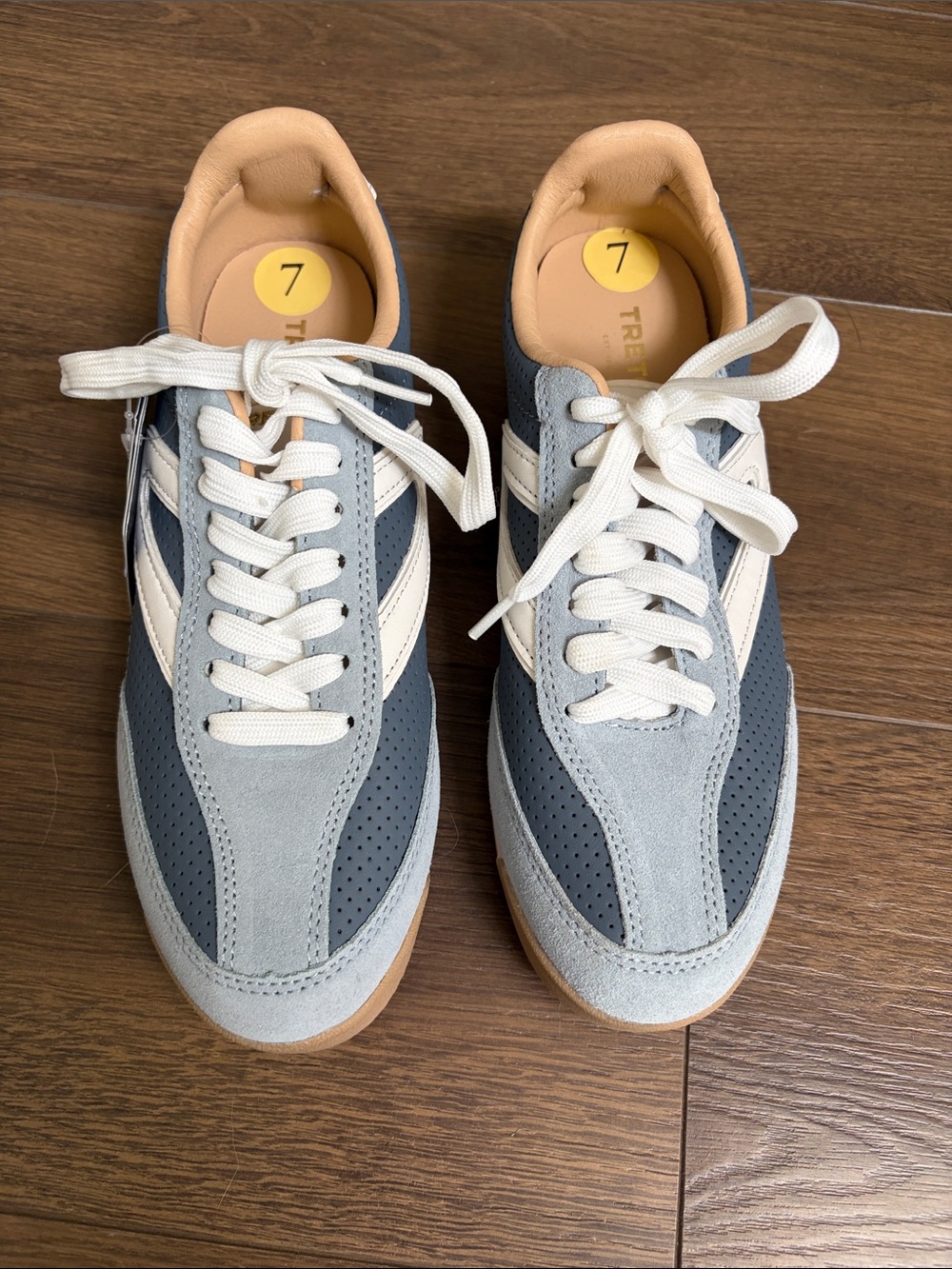 Tretorn Rawlins 2.0 Suede Sneakers NWT Two toned blue with white stripe size 7
